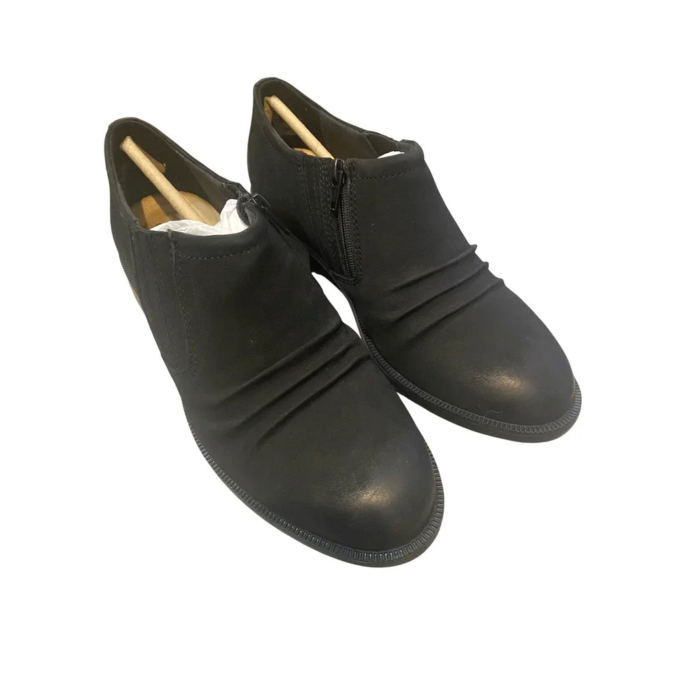 Clarks Adlynn Ezra Black‎ Nubuck Leather Ruched Zip Ankle Boots Womens 9W NEW